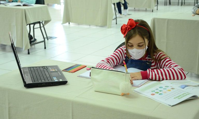 Hotel com diversão e espaço para aulas online no interior de São Paulo